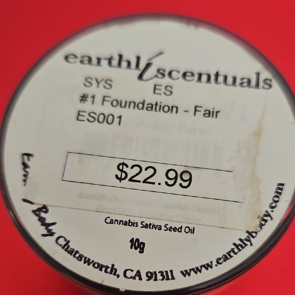 Earth Essentials mineral foundation powder Color -fair - Picture 2 of 3